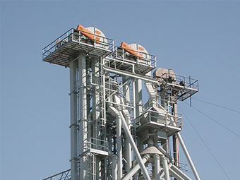 Plate chain bucket elevator