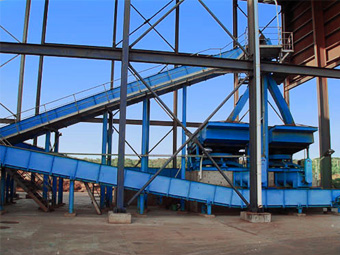 Incline scraper chain conveyor